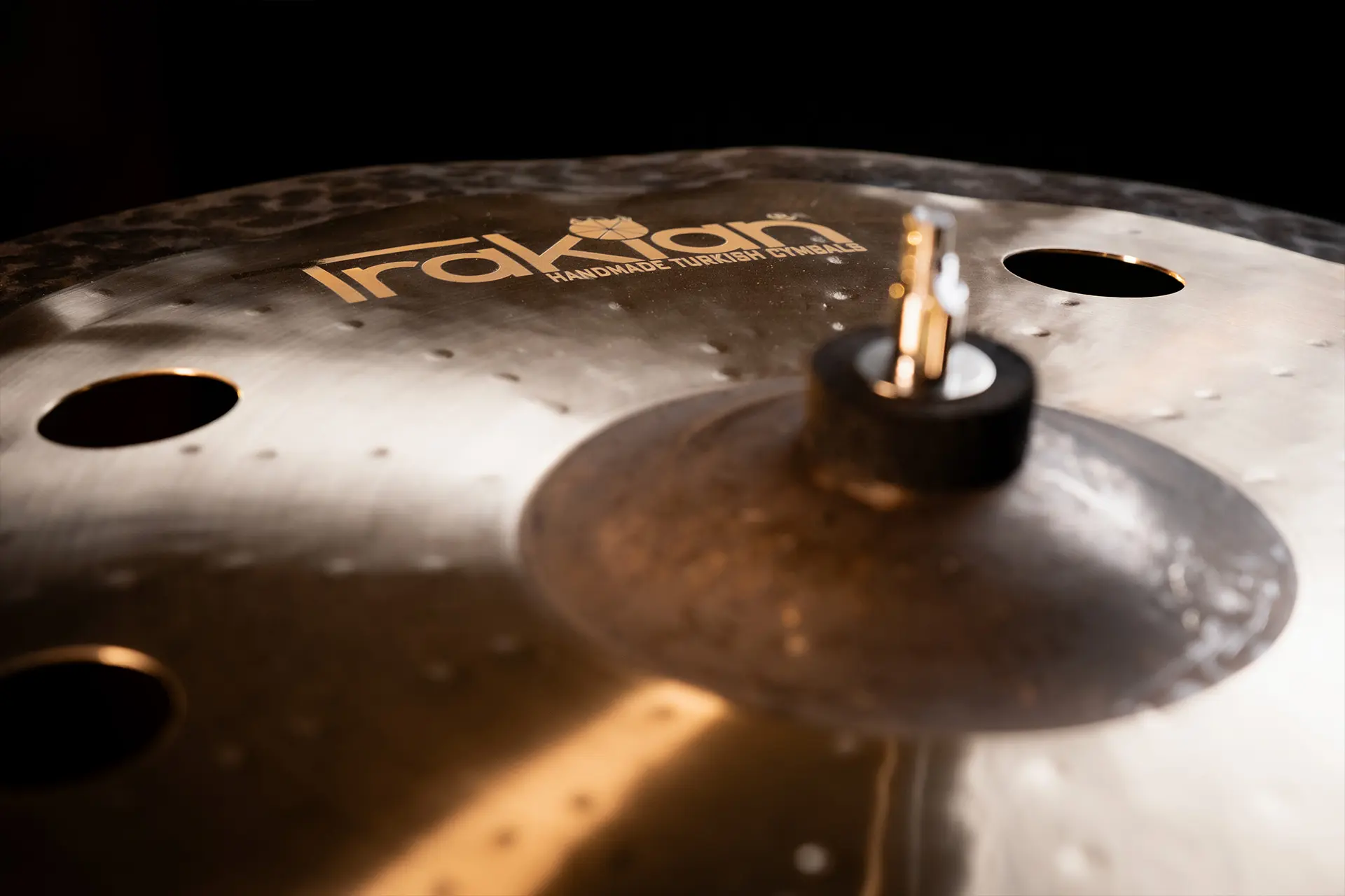 아르테미스 할로우 쓰레기 충돌