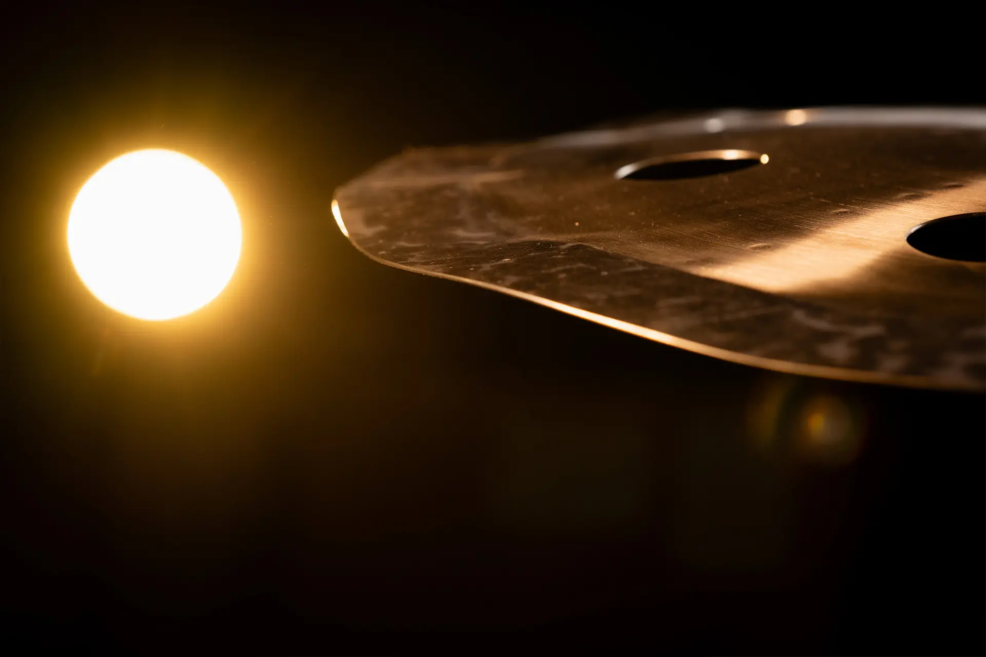 아르테미스 할로우 쓰레기 충돌