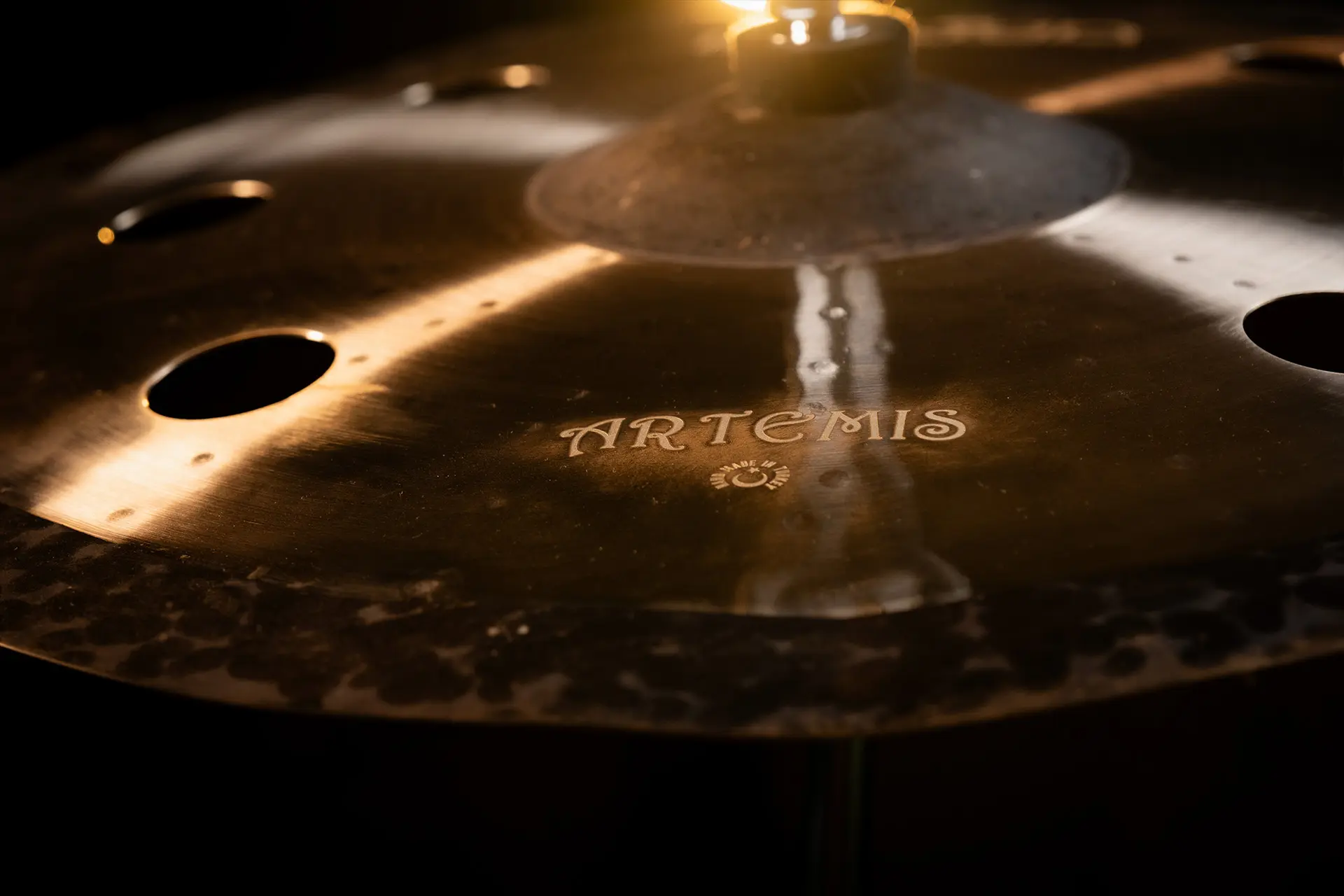 아르테미스 할로우 쓰레기 충돌