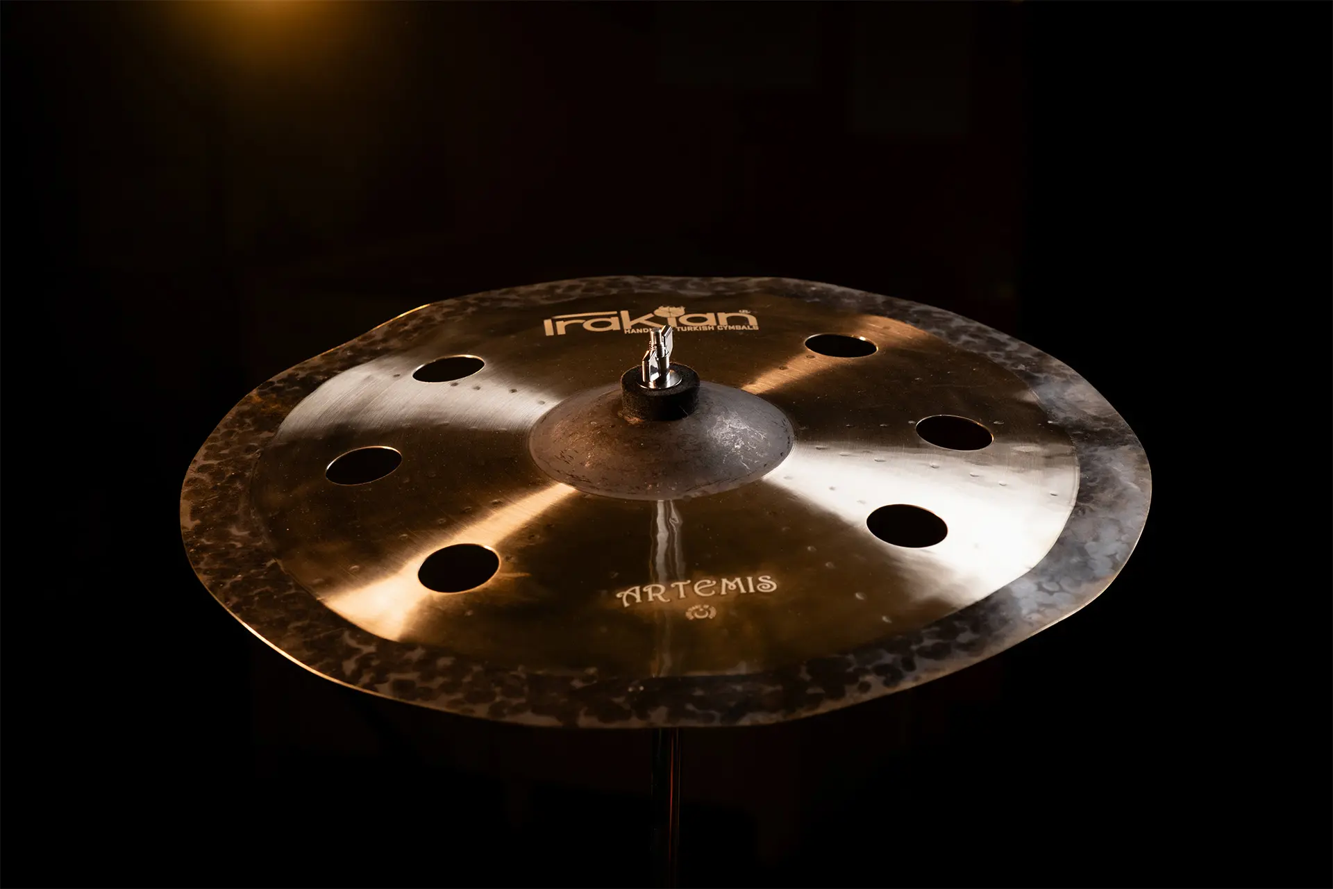 아르테미스 할로우 쓰레기 충돌