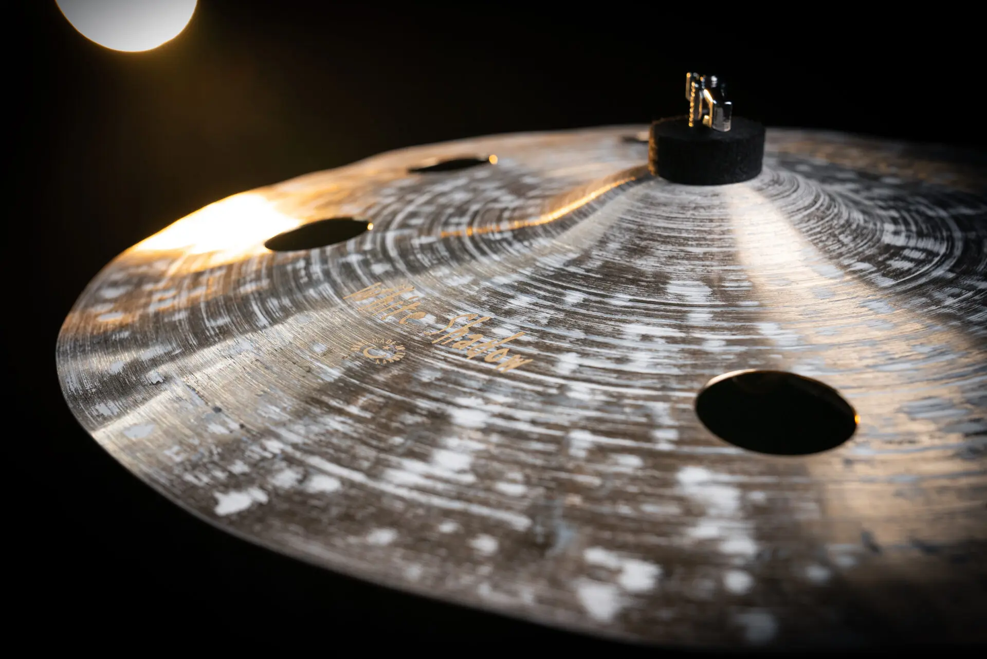 하얀 그림자 중공 쓰레기 충돌