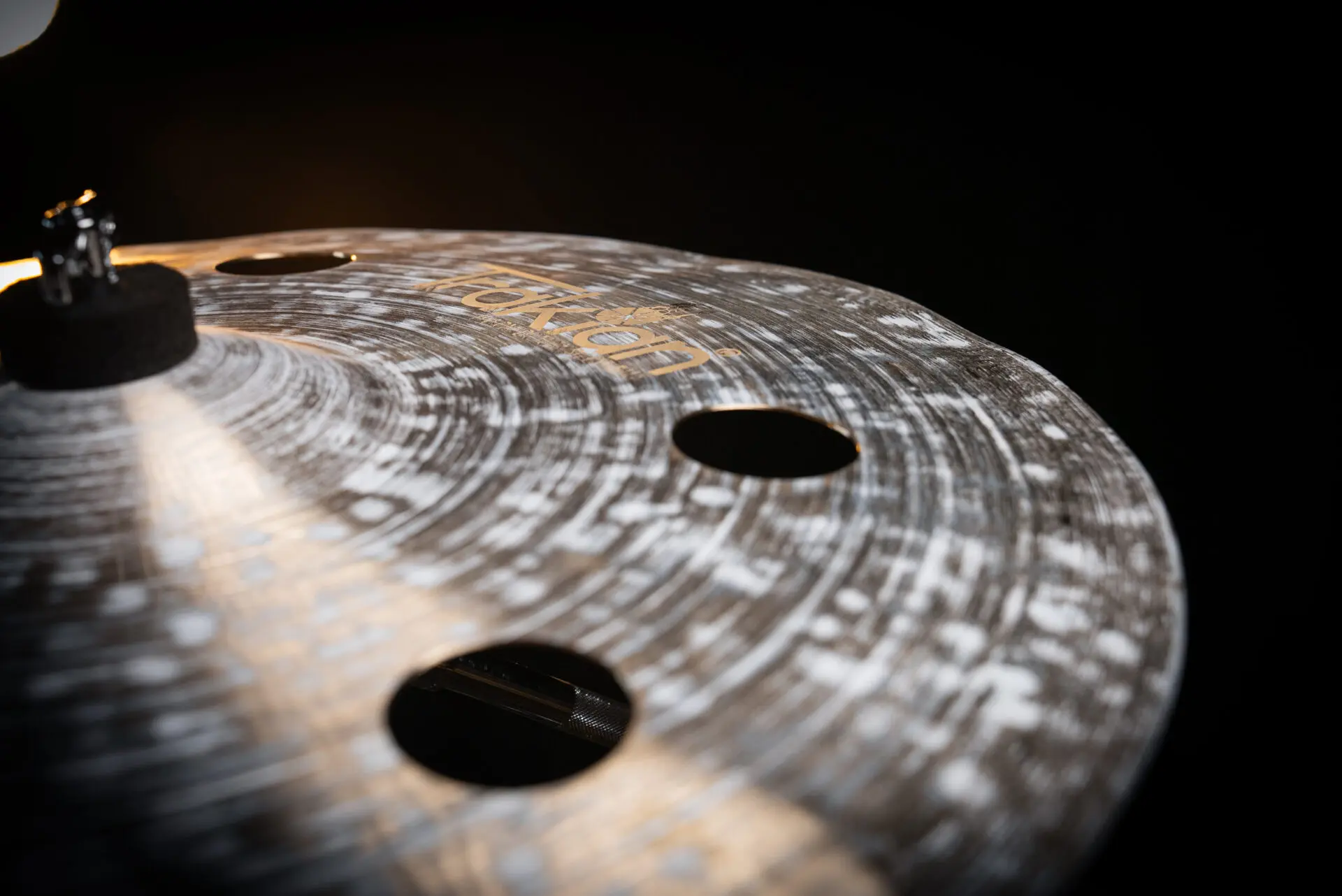 하얀 그림자 중공 쓰레기 충돌